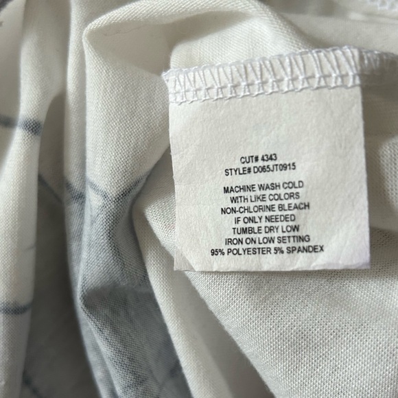 EUC Hot Topic DISNEY women’s tank top size med - Picture 5 of 6